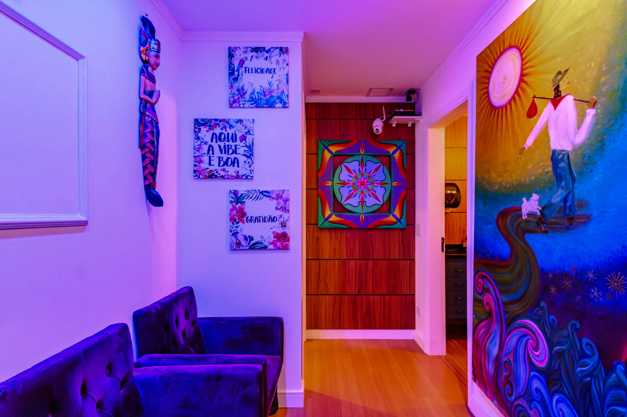 Consultório da psicóloga no Itaim Bibi - Sala de espera acolhedora do Instituto Cintia Balotta