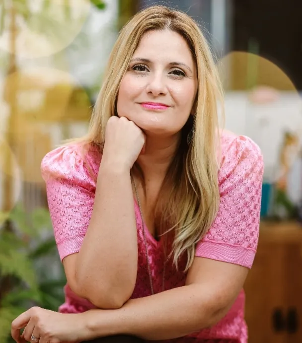 Dra. Cintia Balotta, hipnoterapeuta com 20 anos de experiência no Itaim Bibi, SP