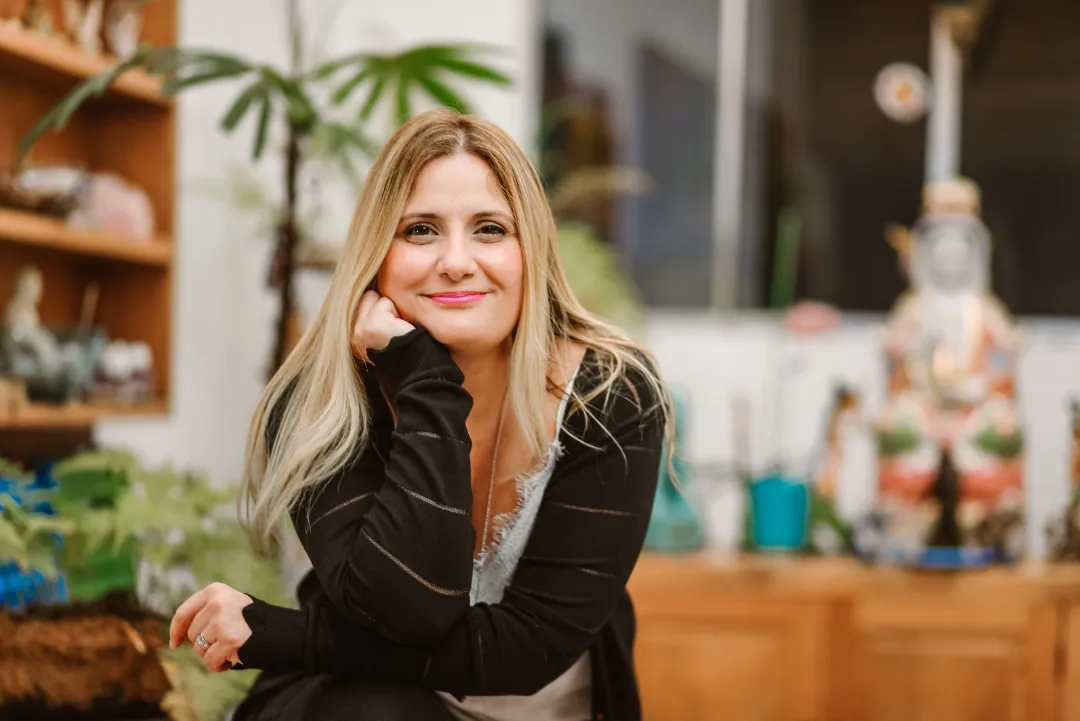 Dra. Cintia Balotta, psicóloga no Itaim Bibi, disponível para contato e agendamento de consultas presenciais e online